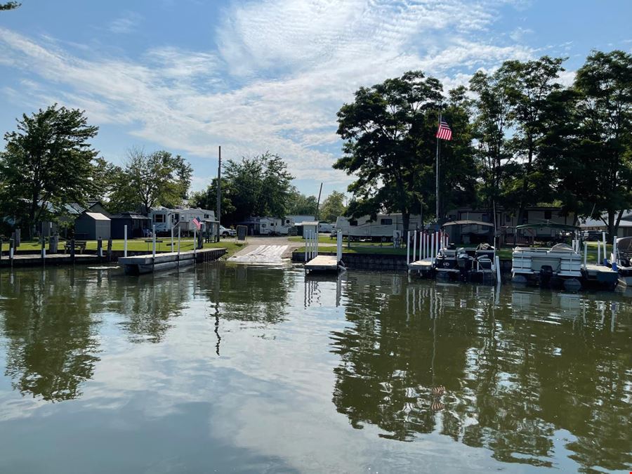 Pointe Au Gres Marina & Campground 
