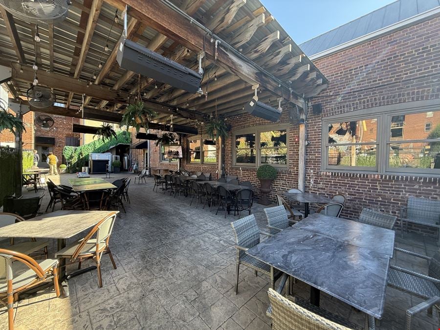1621 Main St
