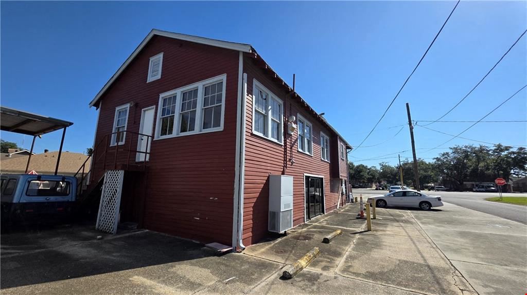 2200 Paris Rd