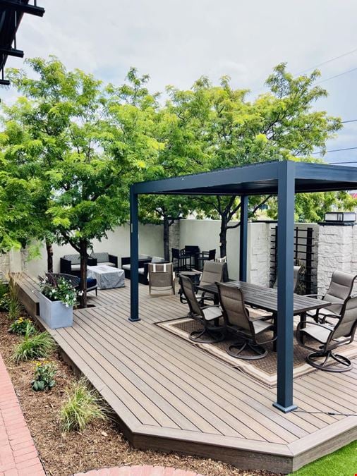 2000 W Hamilton Pl