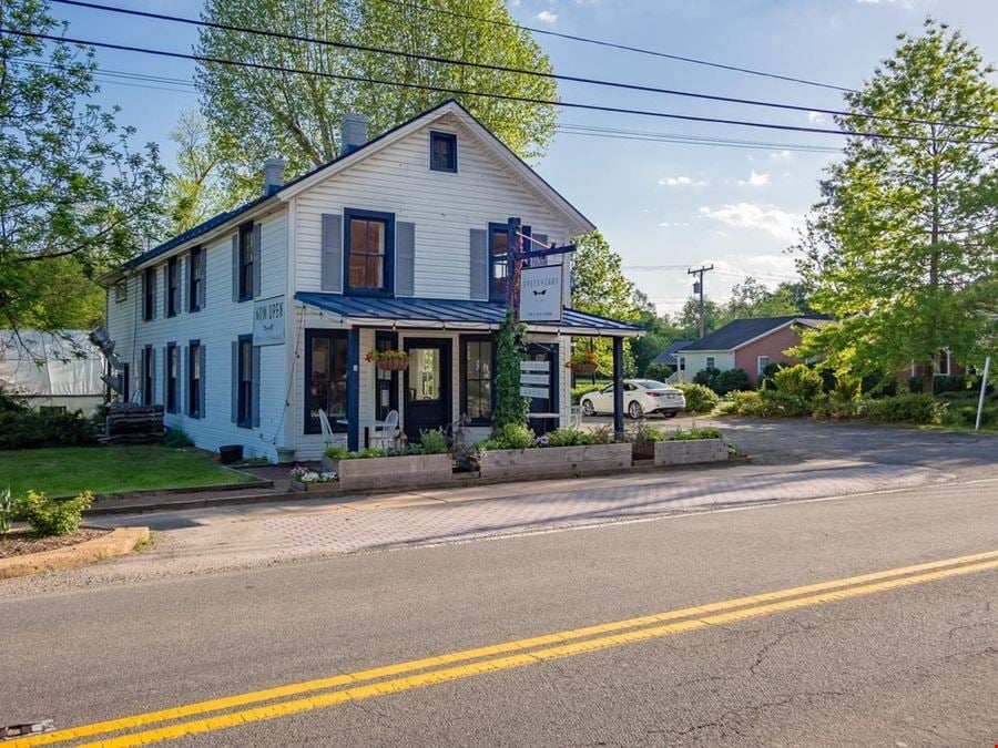 Free Standing First Floor Retail for Lease
