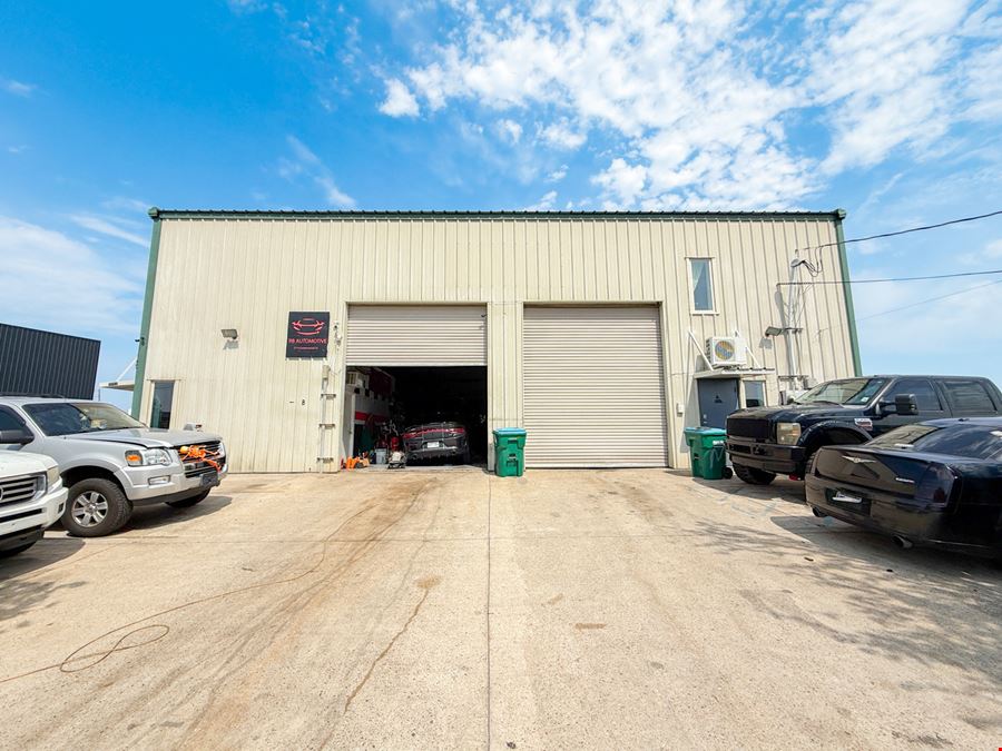 MSY Adjacent Office/Warehouse with Covered Rear Area
