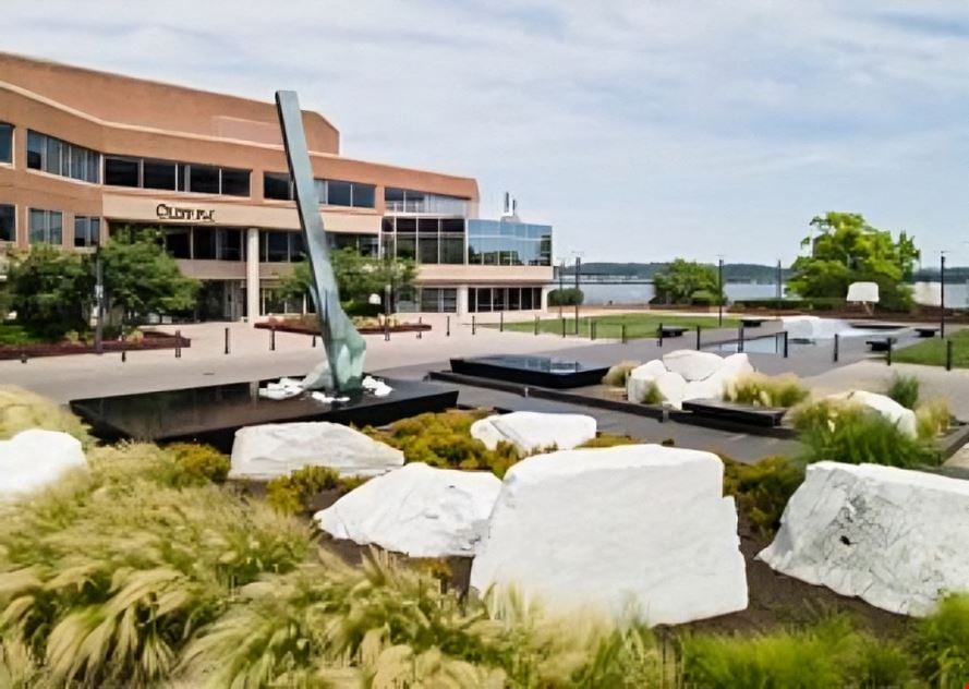 11 Canal Center Plaza
