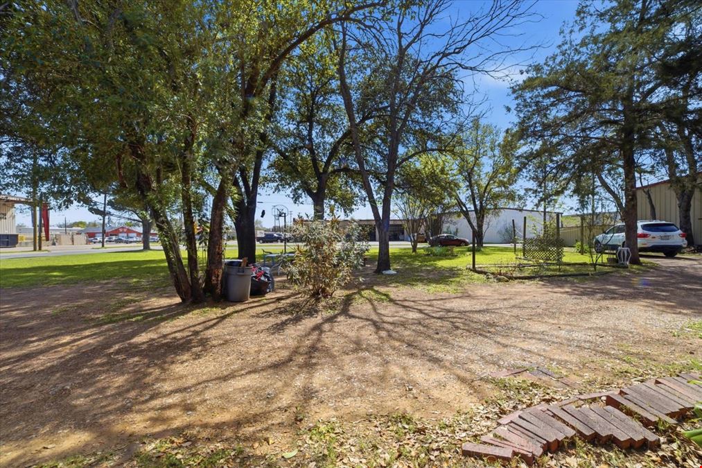307 N Britain Rd