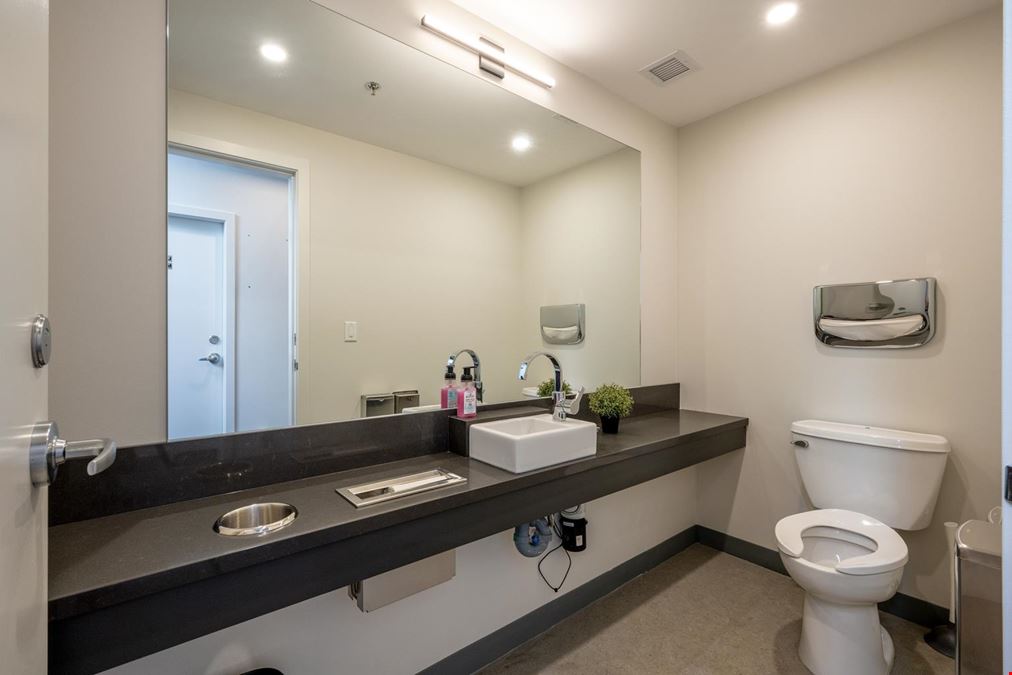 400-1120 Hamilton Street, Vancouver, BC