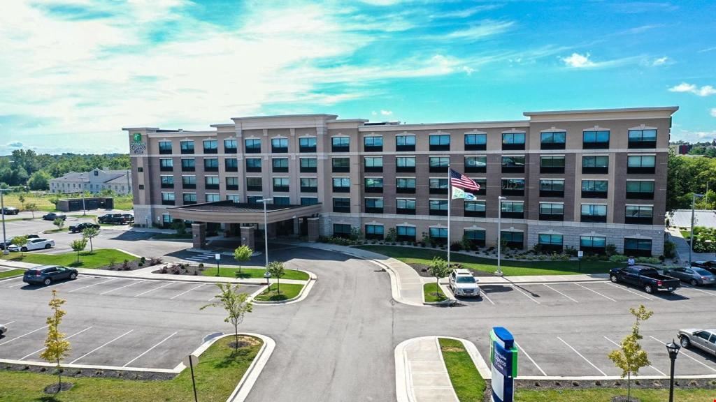 Holiday Inn Express & Suites - Elizabethtown, KY 