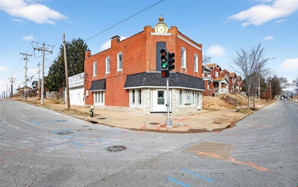 4535 S Grand Blvd