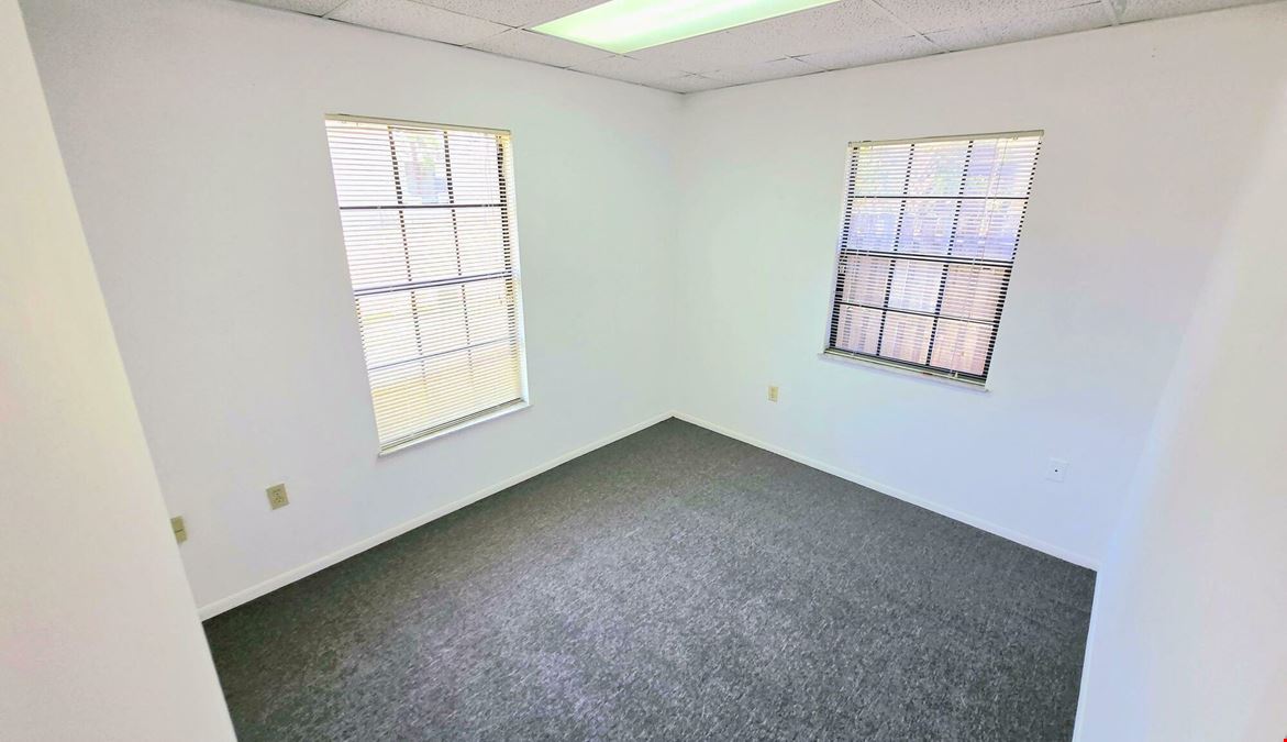Spacious Office or Retail with great visibility!