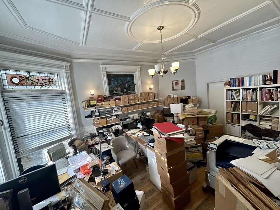2438 N Clark - +/- 1,750 SF Commercial Space for Lease