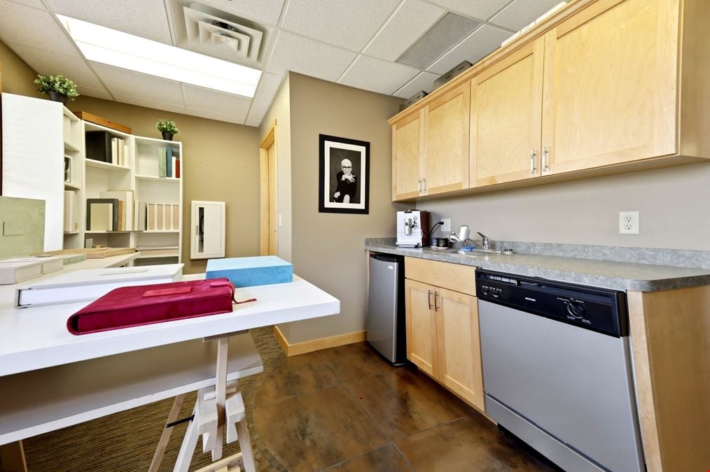 Beautiful Beacon Shore Office Park 2nd Floor Office Condo, located on Armstrong Lake in Oakdale!