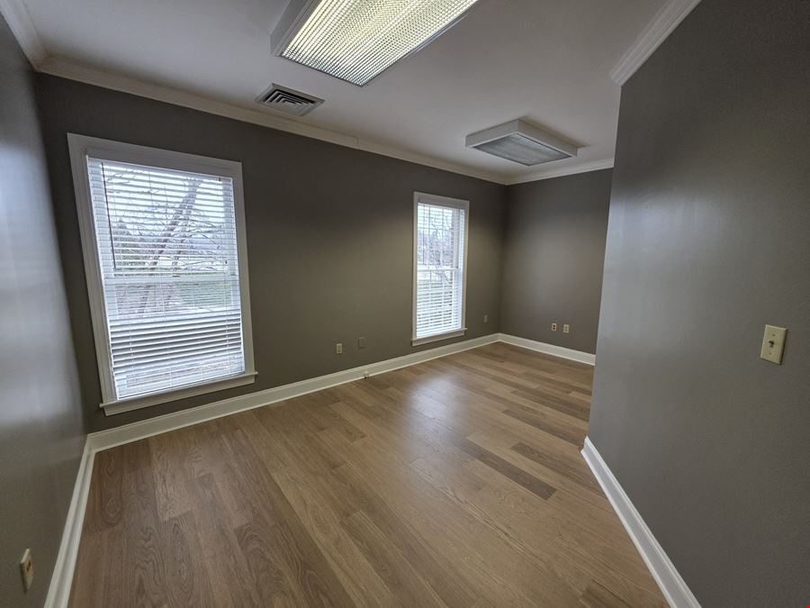 109 Laurens Rd