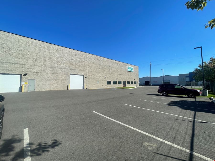 Industrial Warehouse & Showroom for Lease