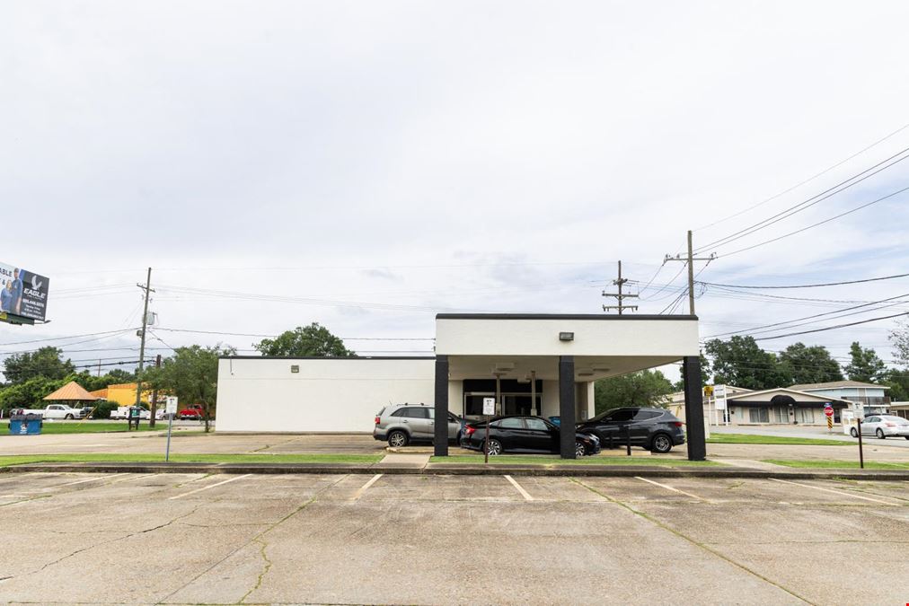Former Bank Branch on Thibodaux Corner