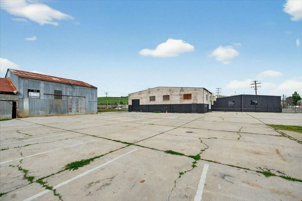 Freestanding Industrial Building on ±2.37 Acres in Porterville
