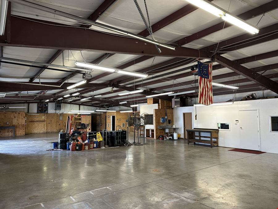 5,000 SF Office / Warehouse Building For Lease in Nixa