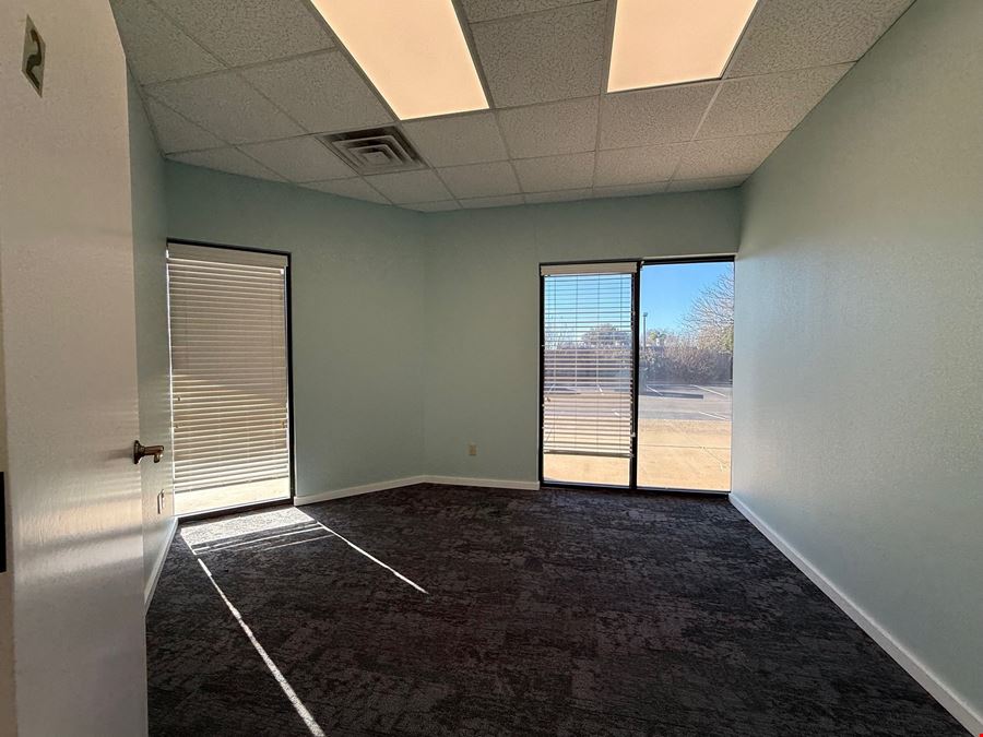 River Oaks Plaza/Office
