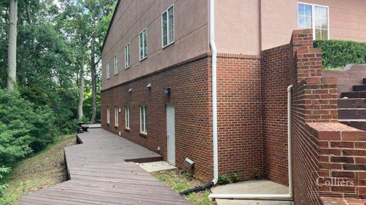 ±12,000-SF Freestanding Office Building for Sale in Excellent Condition