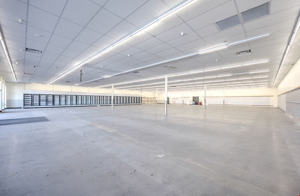 High Exposure Shopping Center Space off US-50
