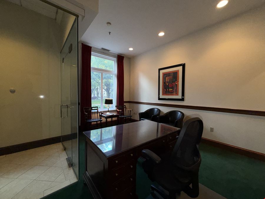 400 Commonwealth Ave #104C