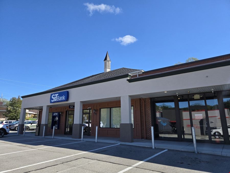 Holiday Park Shopping Center