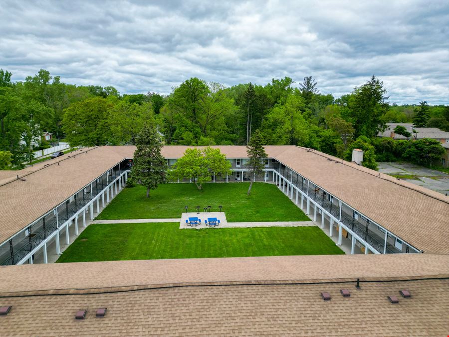 Courtyard Apartments