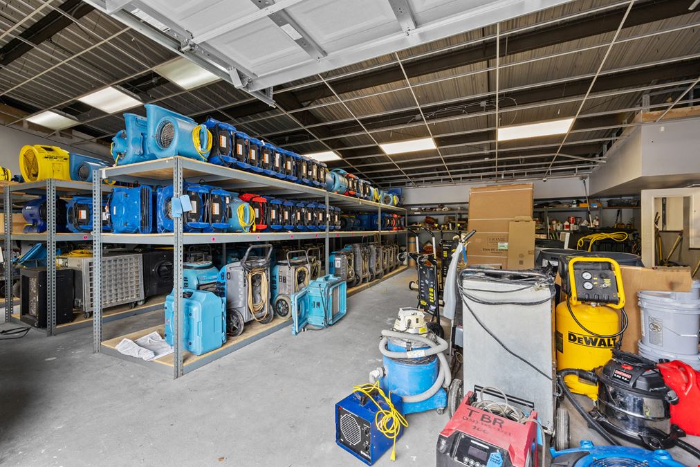 Versatile Office/Warehouse/Flex Space in Prime SW Gainesville Location