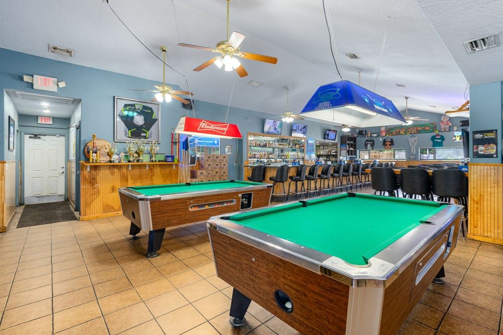 Restaurant Sports Bar & Grill, Edgewater, FL - R/E incl