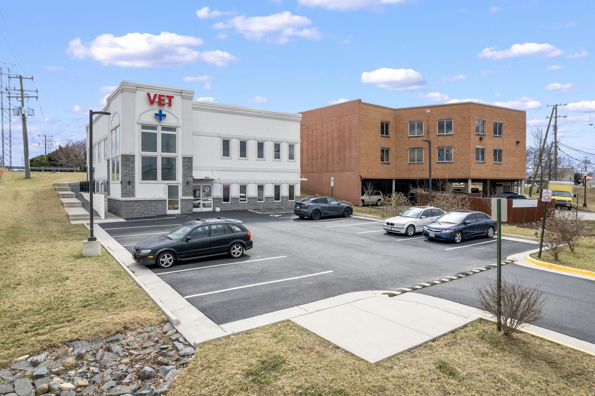 Retail space for lease with 31,000 VPD Visibility