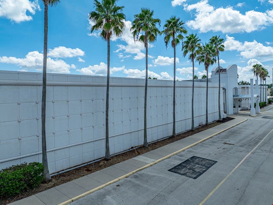 Big Box Retail Space at Lakeland Square Mall