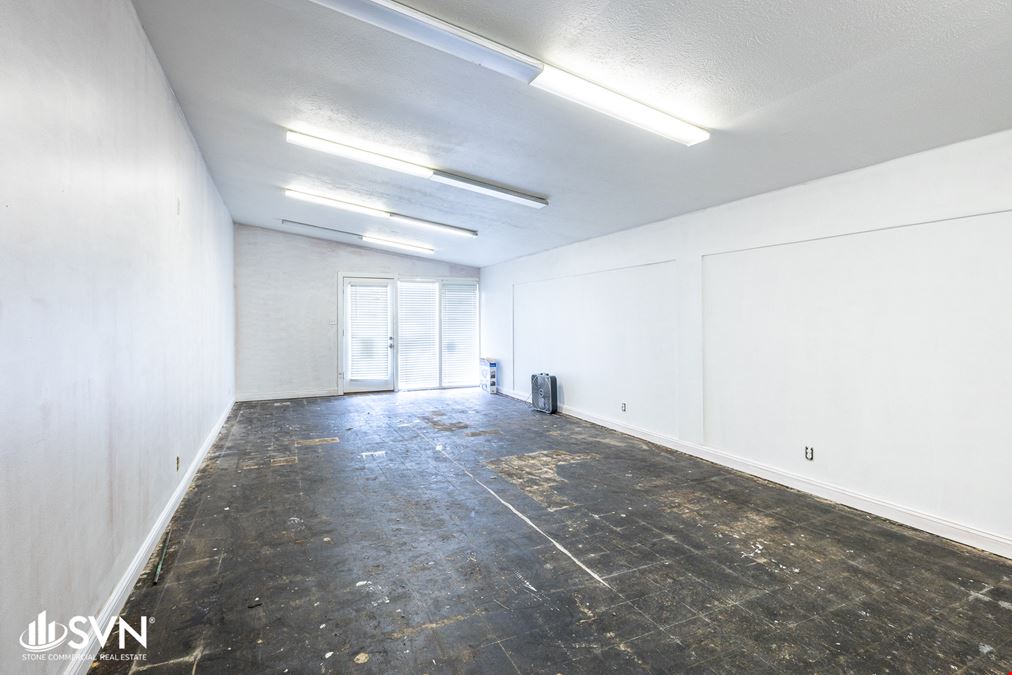 Retail Space Located Just Off of Nicholasville Road