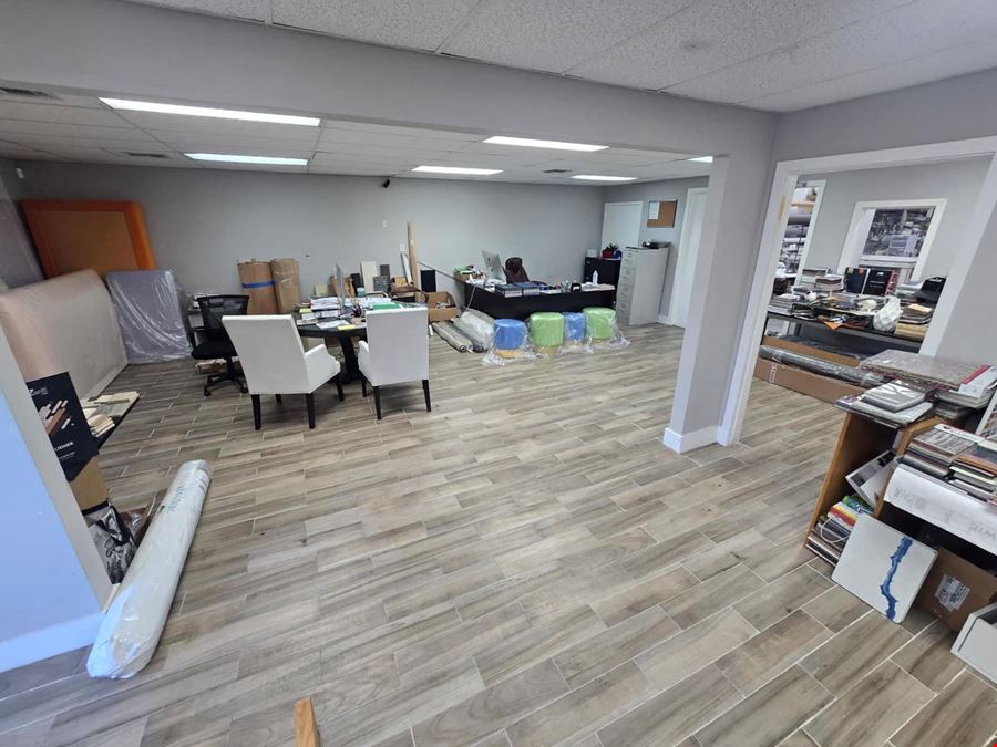 For Lease 100% A/C Office/Warehouse