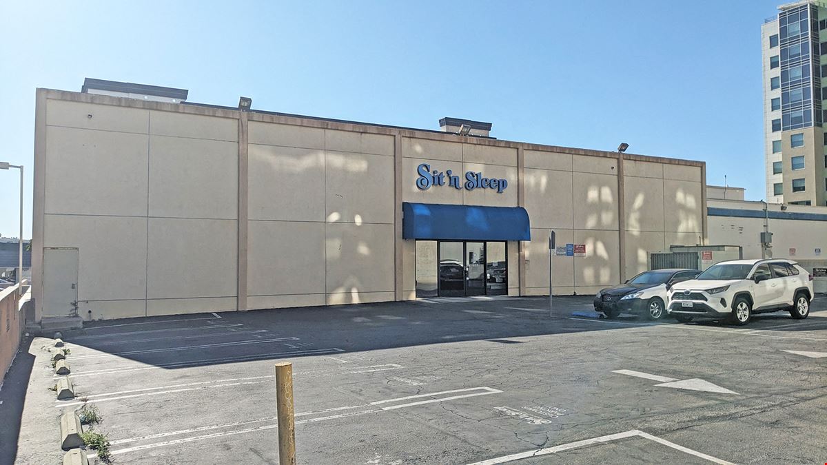 Flagship Glendale Retail Opportunity