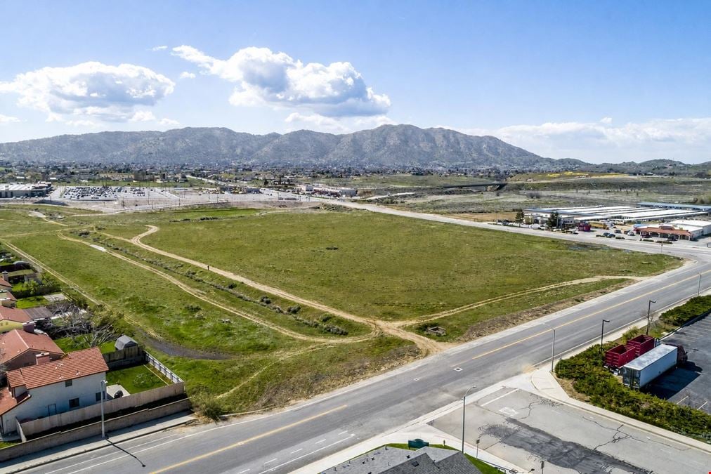770 W Tehachapi Blvd
