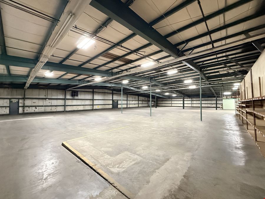 Stand Alone Warehouse Near Polk Parkway