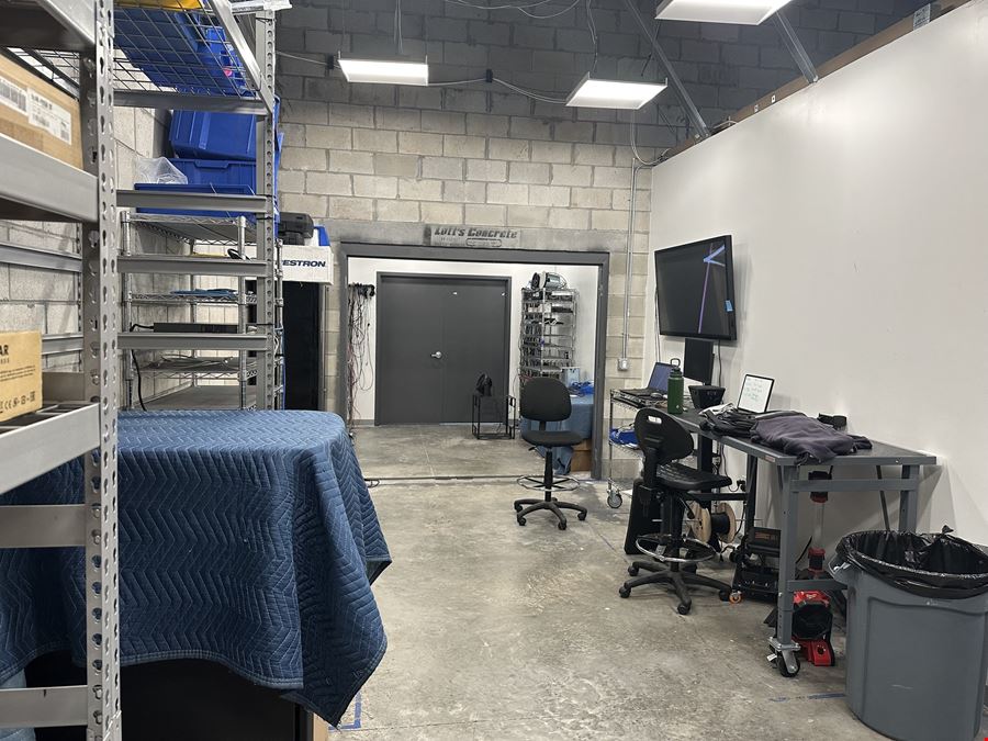 Class A Flex Building in Southside Jacksonville with NATIONAL TENANT