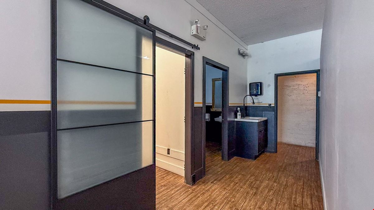 Well Positioned Commercial Unit
