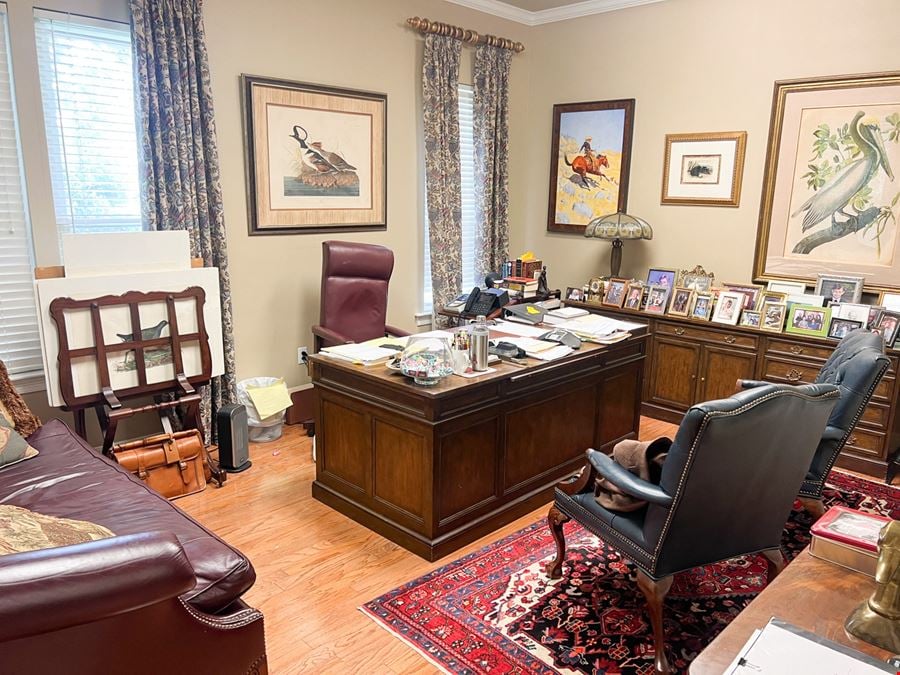Professional Office Suite on Bluebonnet Blvd