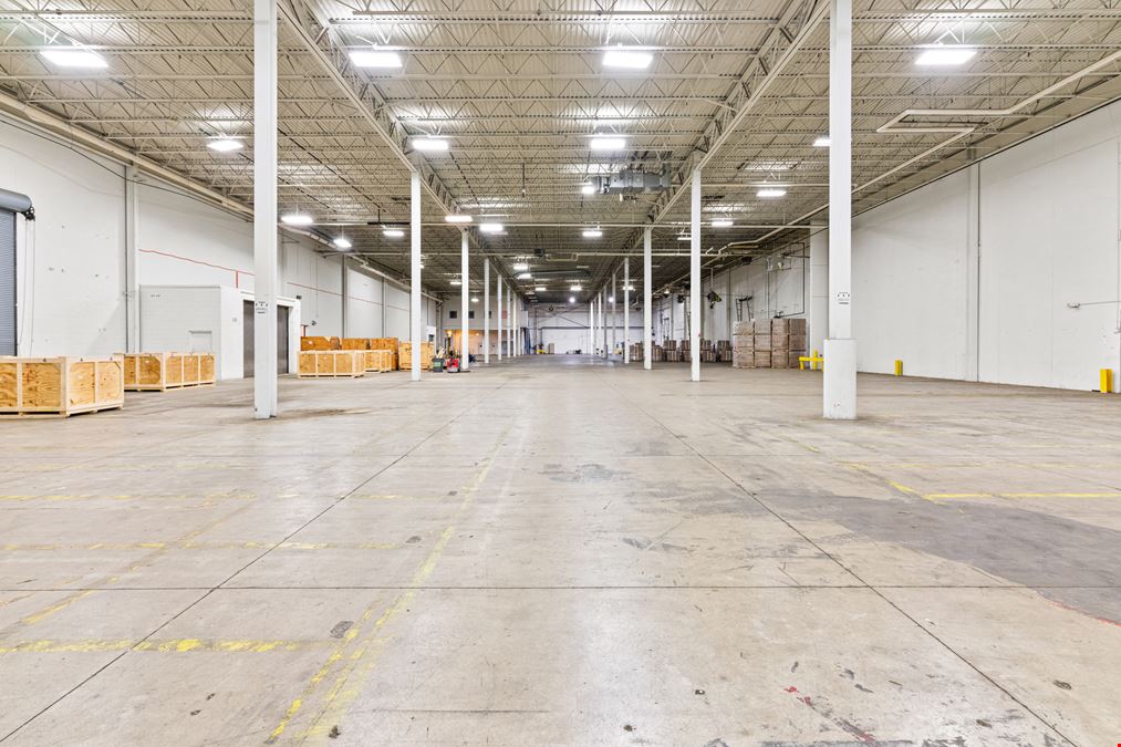 Large Scale, High-Bay Warehouse