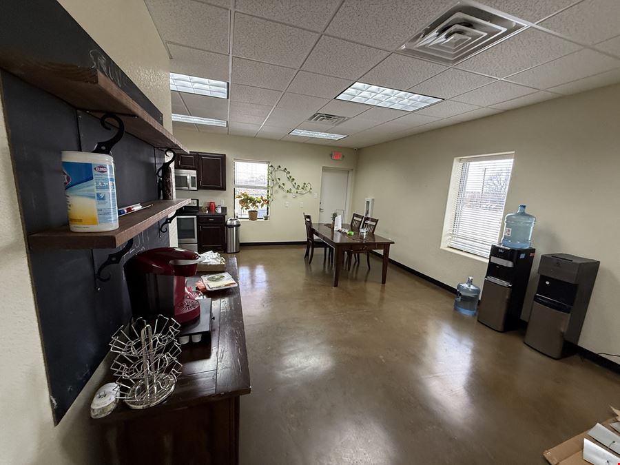 Office/Warehouse on 3 Acres Near Hwy 385
