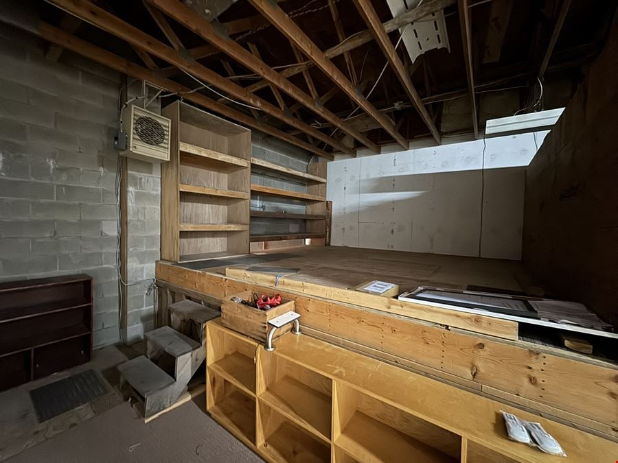 734 Tyee Rd