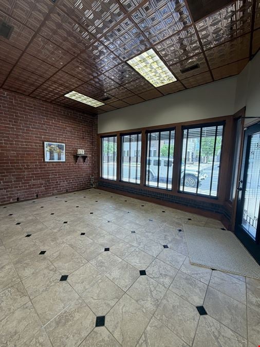 323 N Market