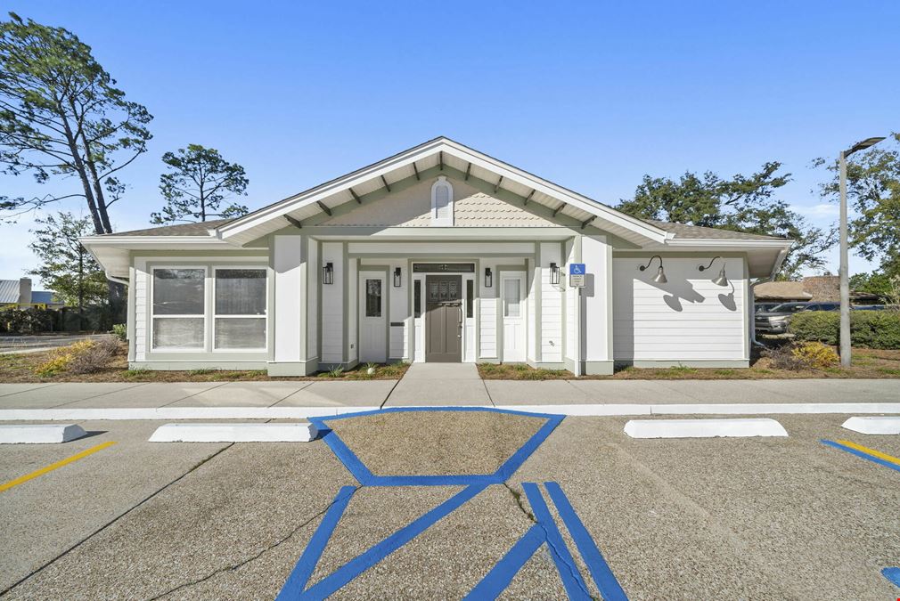 Fully Renovated Medical Office | ±2,921 SF Turnkey Space Near HCA Gulf Coast Hospital