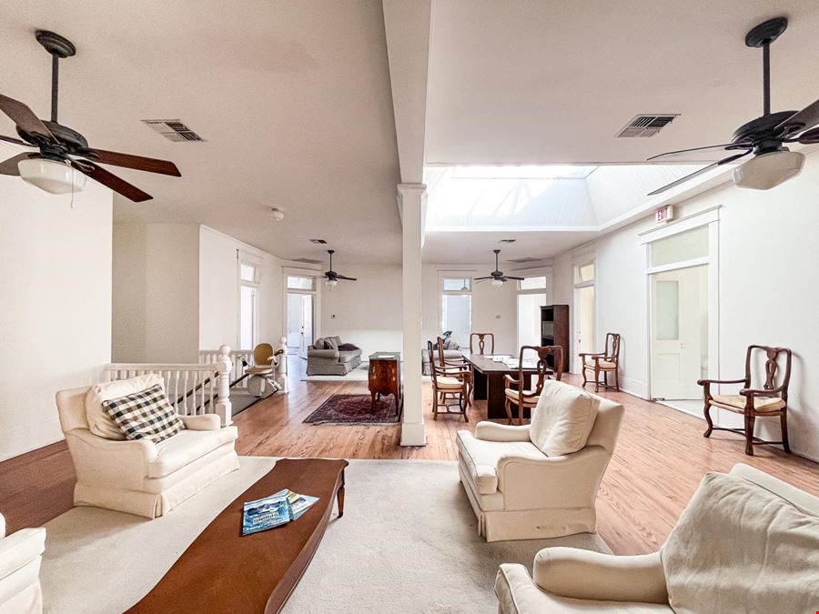 216 E Alamo Street