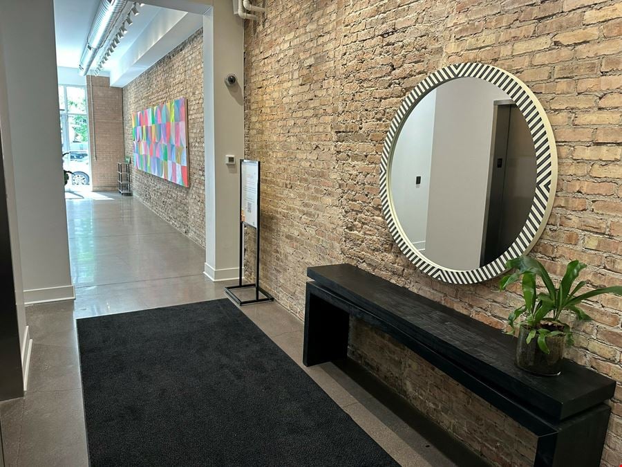 445 North Wells Street, Unit 203