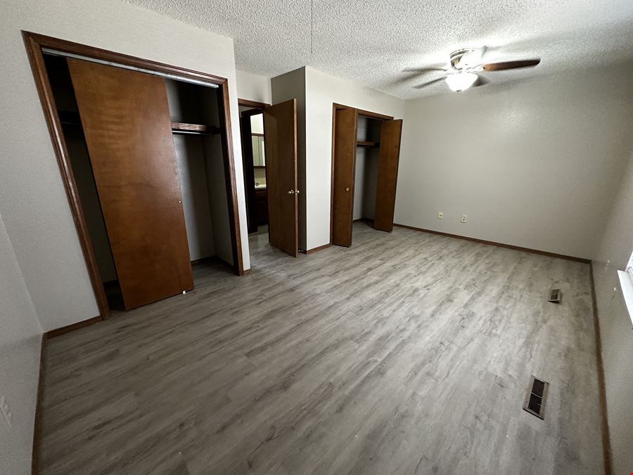 32-UNIT APARTMENT COMPLEX FOR SALE IN OZARK