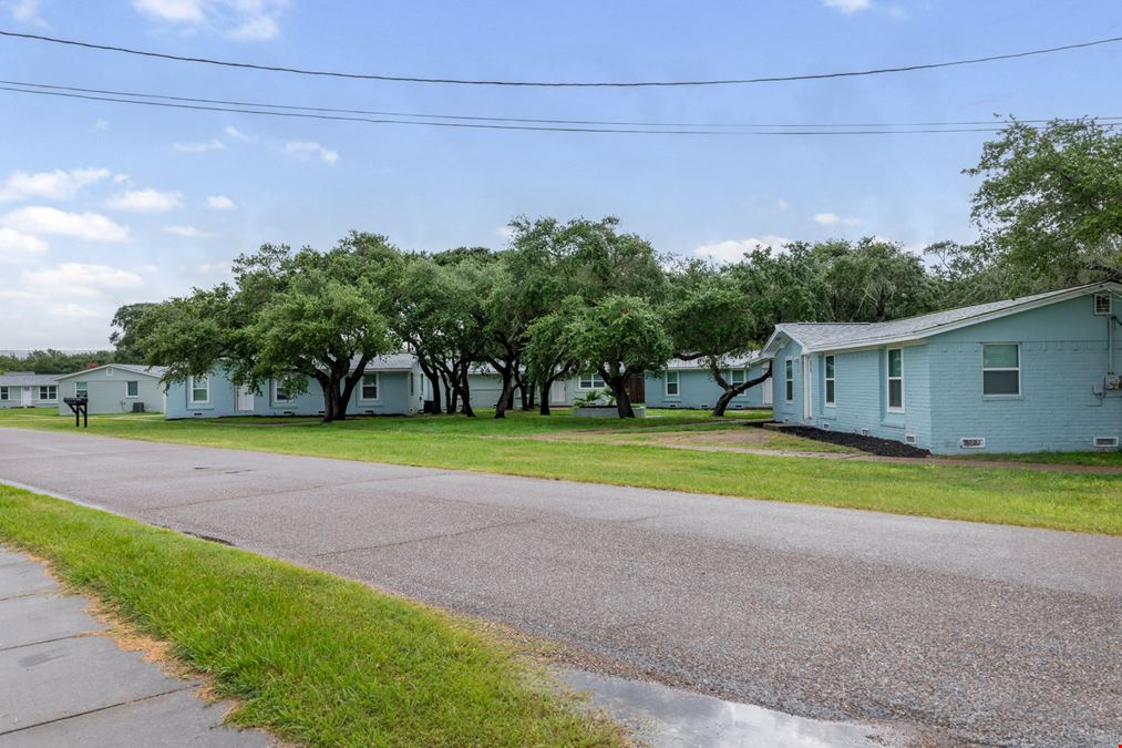 Live Oak Cottages