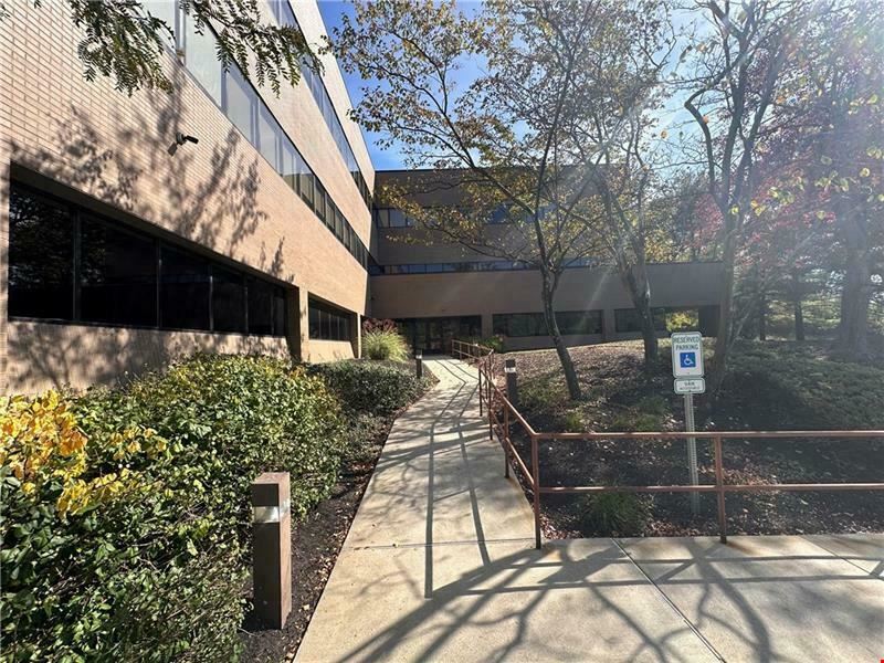 800 Regis Ave