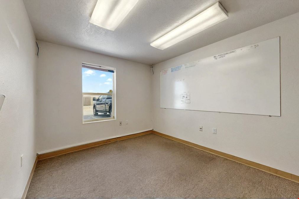 Paseo Area Office/Warehouse – Gated Yard + 3-Phase Power + Drive In Door