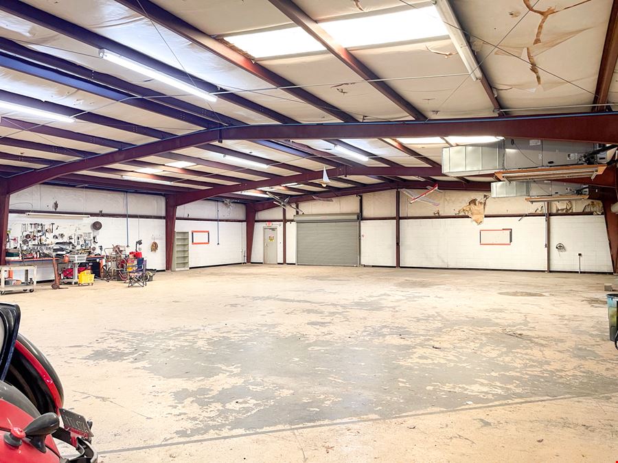 ±9,238 SF Value-Add Office/Warehouse in Industrial Corridor