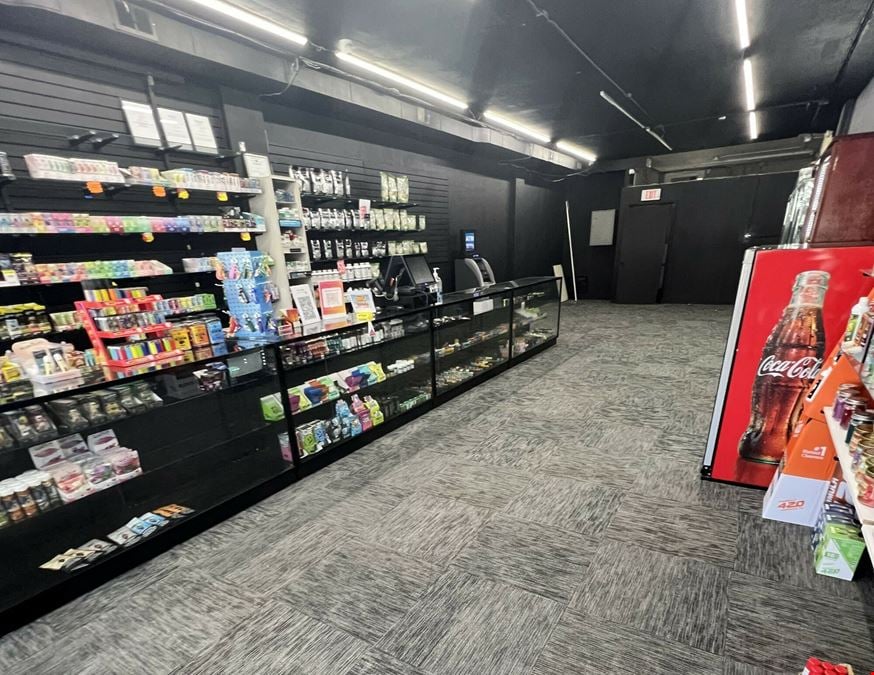 Prime Retail Space At Glenview Plaza